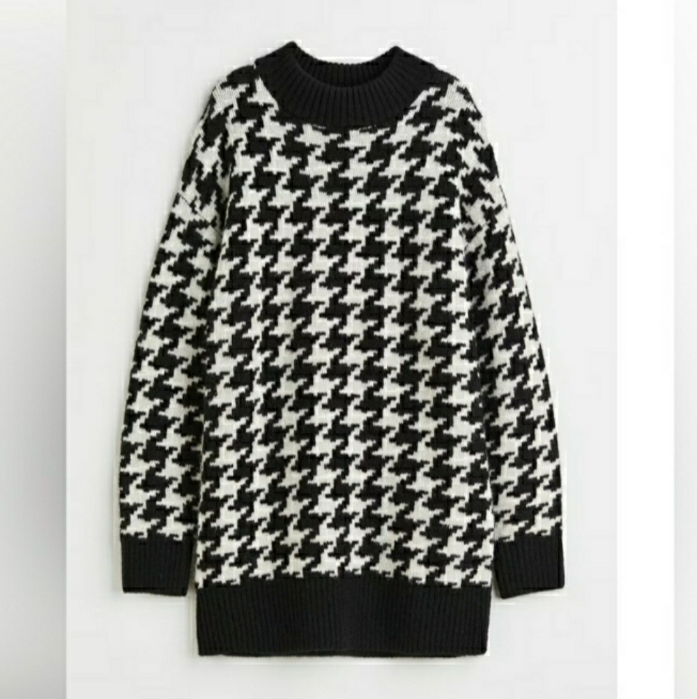 H&M Black and White Houndstooth Turtleneck Sweater